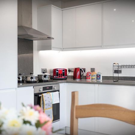 Hatfield Haven - Modern 2-Bed Retreat Near Uni, Business Park & City Center, Free Parking, Big Savings On Longer Stays Exteriör bild